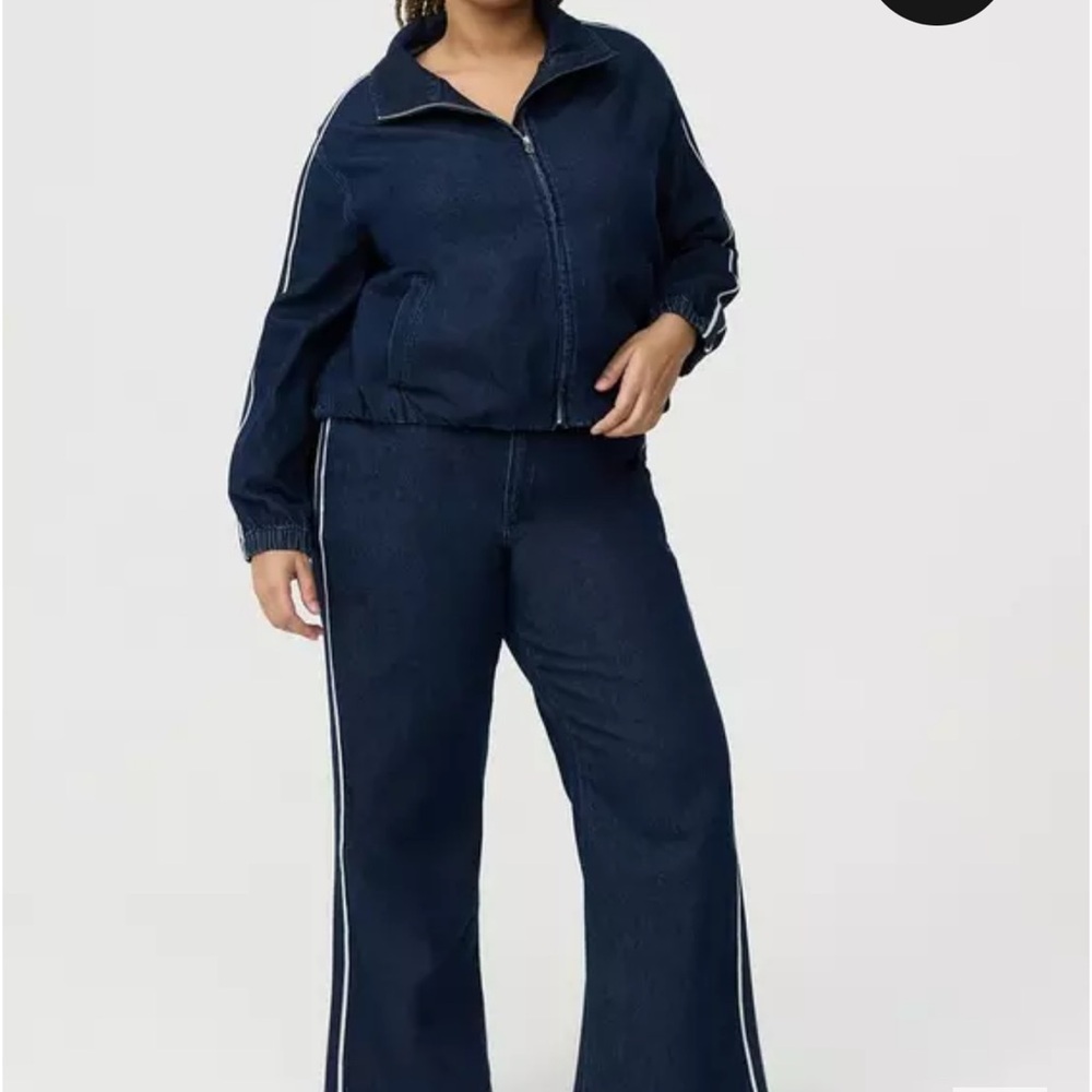 torrid Dark Navy Wide-Leg Jeans with White Side Stripe - Picture 3 of 9